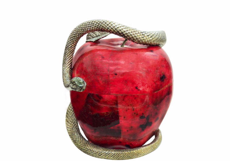 Apple box red penshell with snake