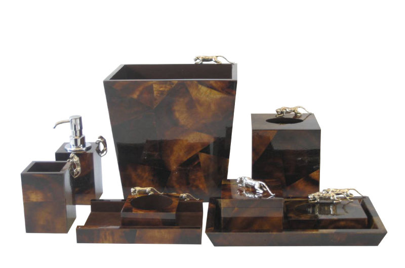 Brown penshell bath set with silver plated panther accent